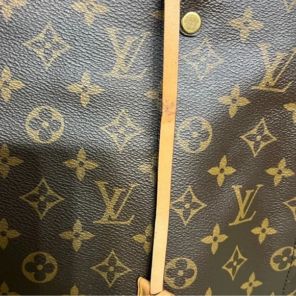 Louis Vuitton 
MONTAIGNE LEATHER HANDBAG in Excellent Condition - Picture 9 of 15